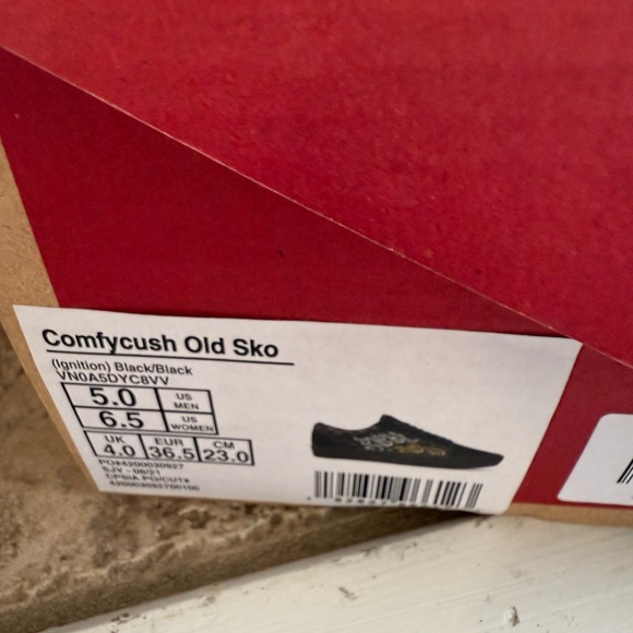 Vans Black on black ignition print Comfycush old skooll size 6.5 new in box - Picture 6 of 9